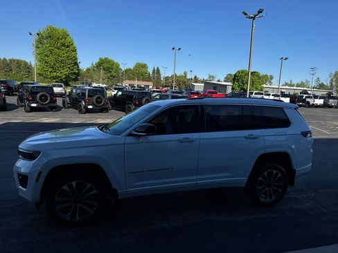 Used 2021 Jeep Grand Cherokee L Overland w/ Luxury Tech Group IV AWD/4WD image 11