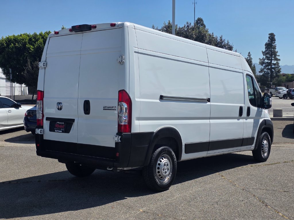 Used 2024 RAM ProMaster 2500 w/ Convenience Group FWD image 5