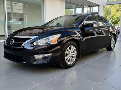 Used 2015 Nissan Altima 2.5 S w/ Sport Value Package image 2