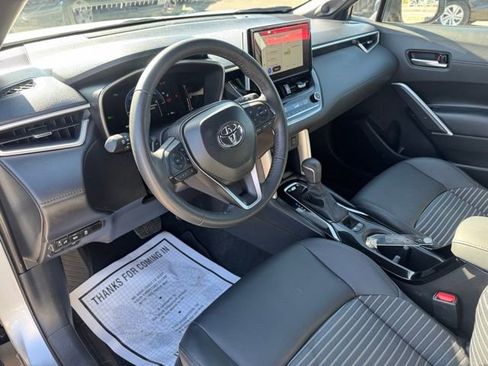 Used 2025 Toyota Corolla Cross AWD Hybrid w/ Convenience Package image 15