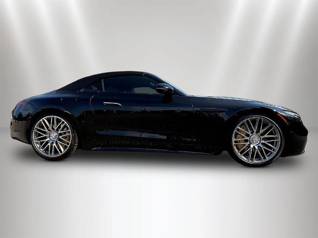 Certified 2022 Mercedes-Benz SL 63 AMG 4MATIC w/ Driver Assistance Package image 4