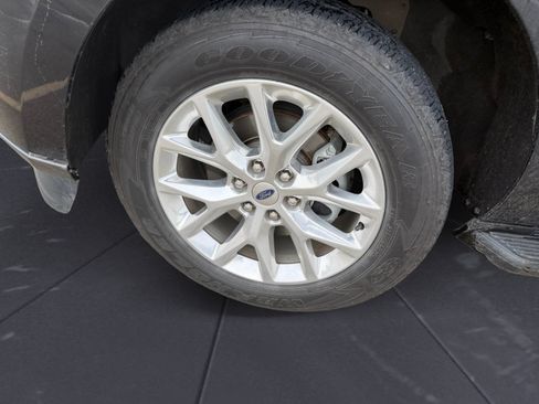 Used 2020 Ford Expedition XLT w/ Equipment Group 201A AWD/4WD image 14