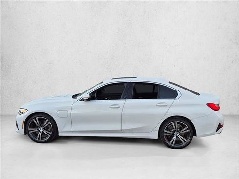 Used 2021 BMW 330e w/ Premium Package RWD image 8