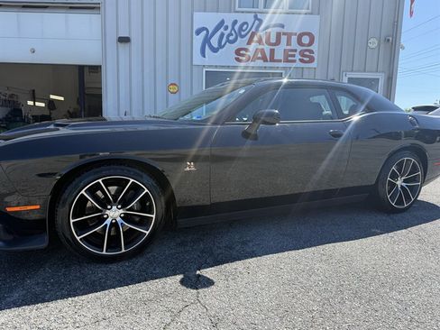 Used 2015 Dodge Challenger R/T Scat Pack RWD image 13