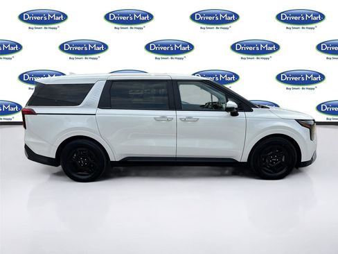 Used 2025 Kia Carnival FWD image 8