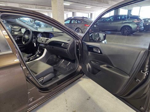 Used 2016 Honda Accord LX image 31