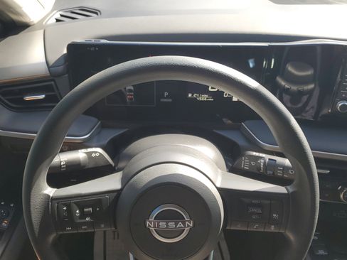 Certified 2025 Nissan Kicks S image 20