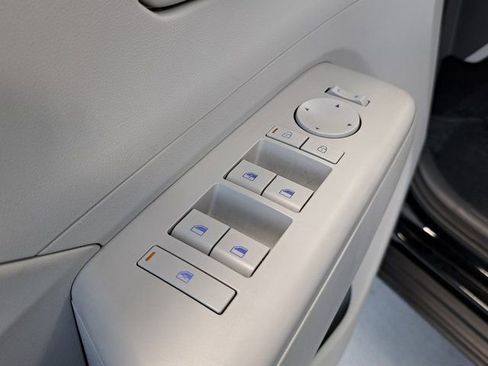 Used 2025 Hyundai Kona SEL FWD image 21