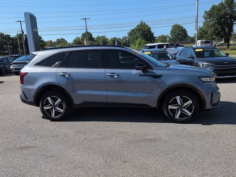 Used 2023 Kia Sorento EX w/ Panoramic Sunroof Package FWD image 2