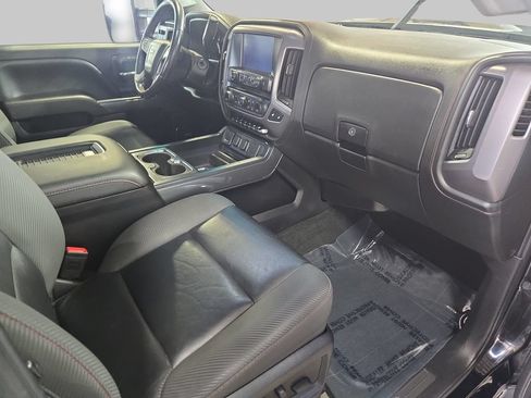 Used 2017 GMC Sierra 2500 SLT w/ All-Terrain HD Package AWD/4WD image 10