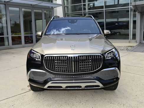 Used 2023 Mercedes-Benz Maybach GLS 600 4MATIC image 2