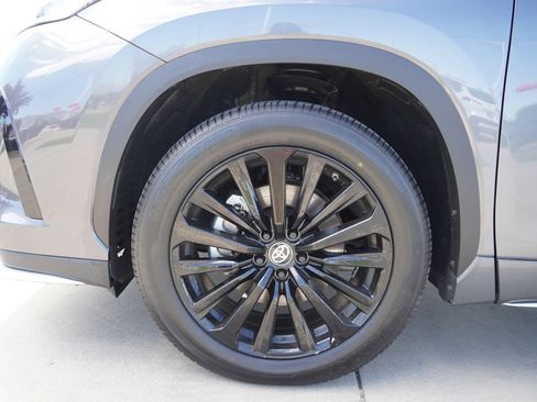 Certified 2024 Toyota Highlander XSE image 12