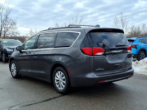 Used 2017 Chrysler Pacifica Touring image 6