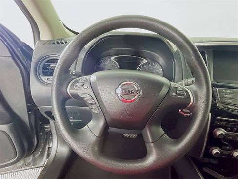 Used 2020 Nissan Pathfinder S image 12