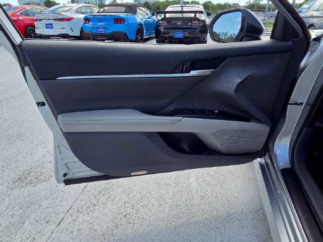 Used 2022 Toyota Camry XLE FWD image 31