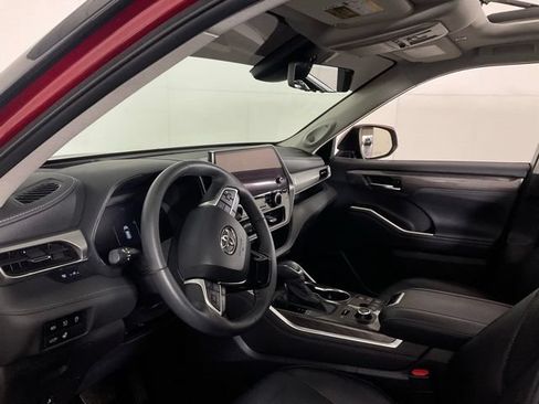 Used 2024 Toyota Highlander Platinum AWD/4WD image 22