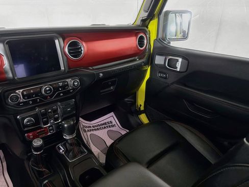 Used 2023 Jeep Wrangler Unlimited Rubicon w/ Cold Weather Group AWD/4WD image 23