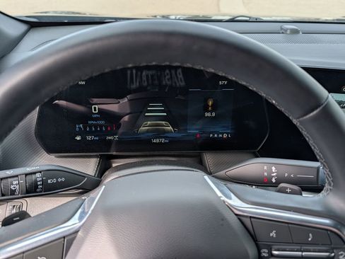 Used 2025 Chevrolet Equinox LT image 28