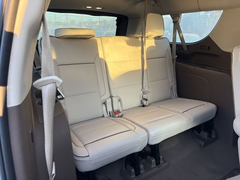 Used 2021 GMC Yukon XL Denali w/ Denali Premium Package image 16