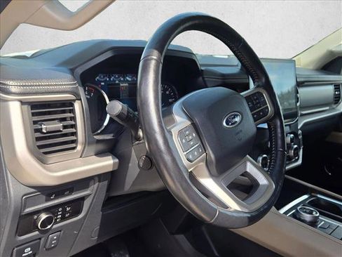 Used 2023 Ford Expedition Max XLT image 2