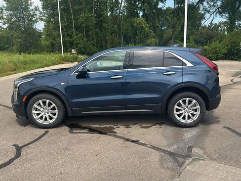 Used 2019 Cadillac XT4 Luxury w/ Trailering Package FWD image 2