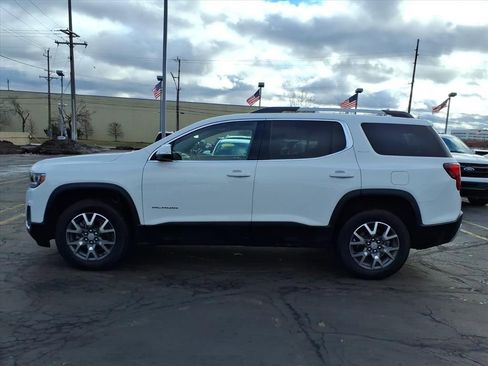 Used 2023 GMC Acadia SLE w/ Driver Convenience Package image 4