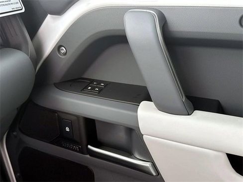 New 2025 Land Rover Defender 130 X-Dynamic SE image 20