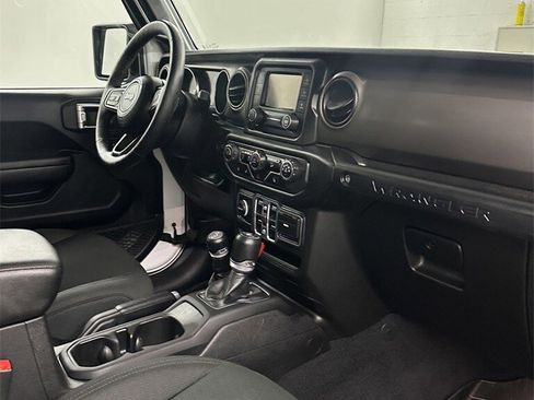 Used 2018 Jeep Wrangler Unlimited Sport S image 39