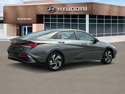 New 2025 Hyundai Elantra Limited image 8