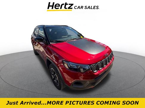 Used 2025 Jeep Compass Trailhawk image 1