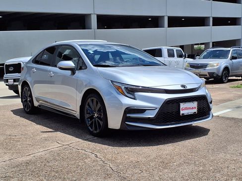 Used 2024 Toyota Corolla SE FWD image 2