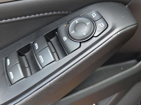 Used 2023 Chevrolet Traverse LT FWD image 28