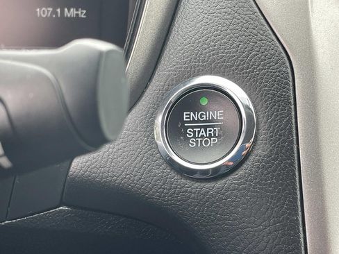 Used 2018 Ford Fusion SE w/ Fusion SE Technology Package FWD image 18