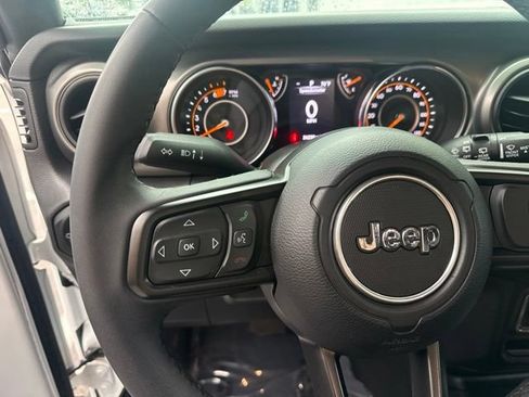 Used 2023 Jeep Wrangler Unlimited Sport AWD/4WD image 12