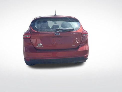 Used 2018 Ford Focus SEL w/ Cold Weather Package FWD image 4