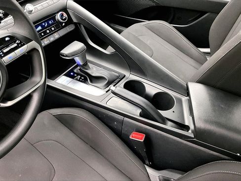 Used 2024 Hyundai Elantra SEL image 14