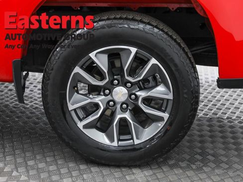 Used 2023 Chevrolet Silverado 1500 LT AWD/4WD image 35