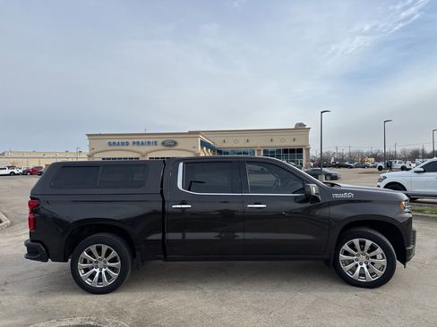 Used 2021 Chevrolet Silverado 1500 High Country w/ Technology Package image 17