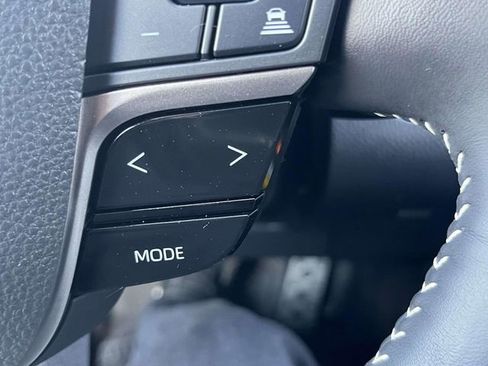 Used 2025 Toyota Camry SE image 21