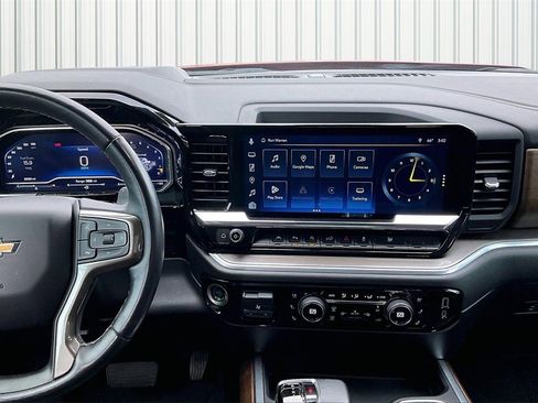 Used 2022 Chevrolet Silverado 1500 High Country w/ High Country Premium Package image 3