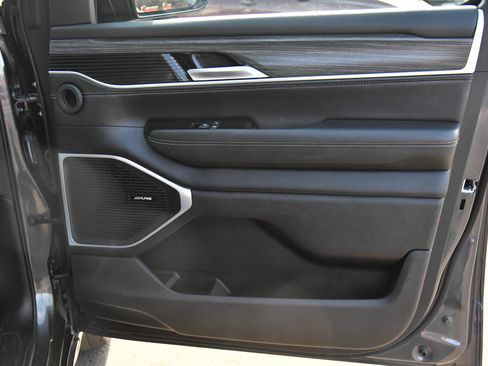 Used 2024 Jeep Wagoneer L Series II RWD image 55