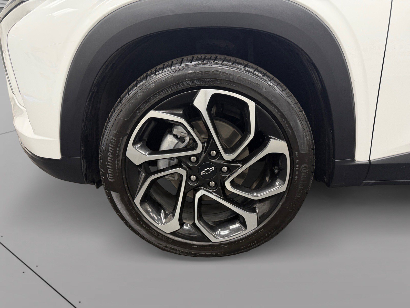 Used 2024 Chevrolet Trax RS w/ Sunroof Package FWD image 14