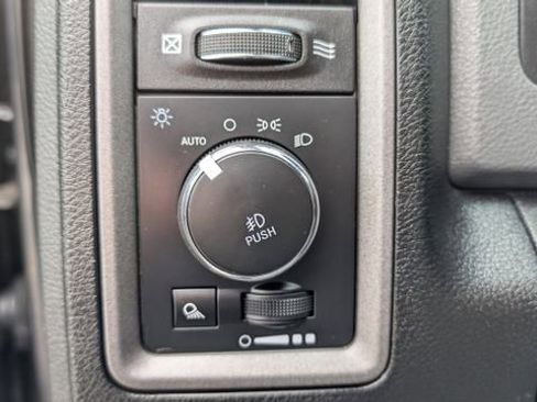 Used 2018 RAM 1500 Express AWD/4WD image 15