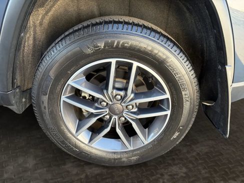 Used 2019 Jeep Grand Cherokee Limited AWD/4WD image 37