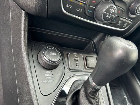 Certified 2020 Jeep Cherokee Limited AWD/4WD image 22