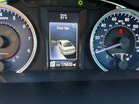 Used 2017 Toyota Camry XLE FWD image 26