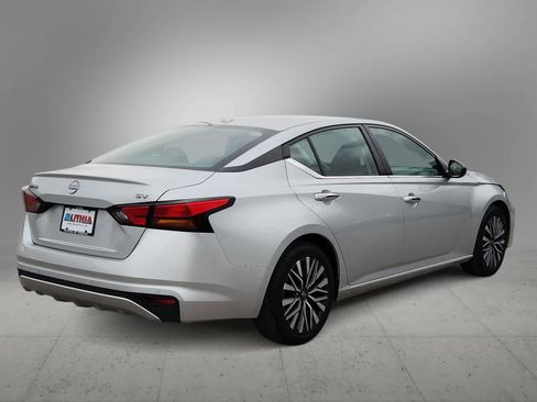 Used 2024 Nissan Altima 2.5 SV image 8