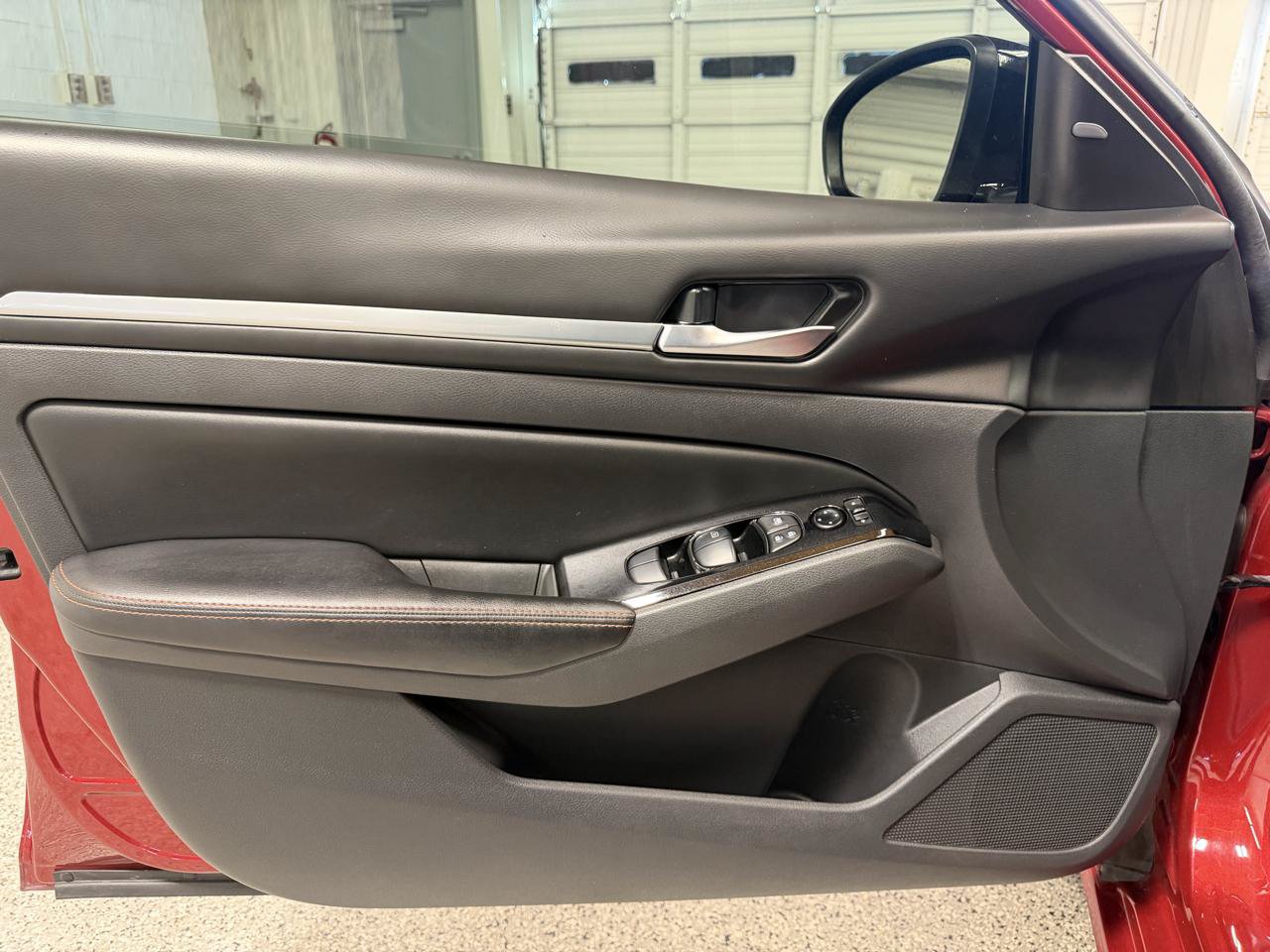 Used 2024 Nissan Altima 2.5 SR FWD image 11