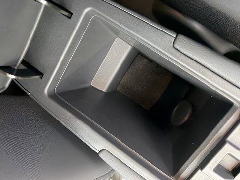 Certified 2025 Nissan Kicks SV image 31