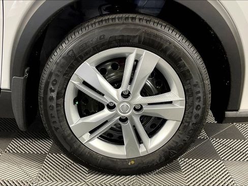 New 2025 Nissan Kicks Play S image 18